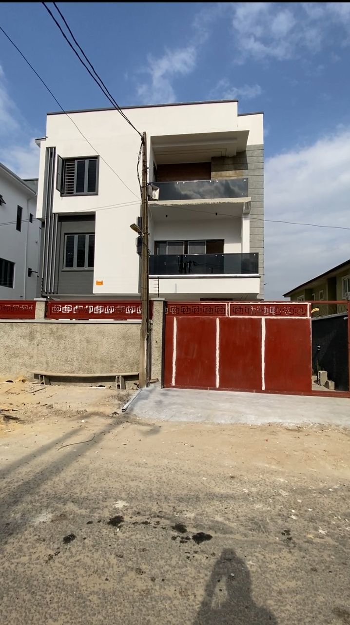 5 BEDROOM DETACHED DUPLEX FOR SALE.jpeg