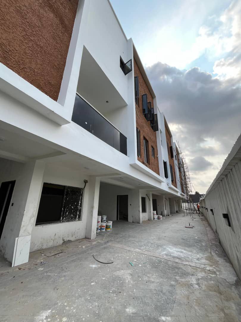 WELL DESIGNED 4 BEDROOM TERRACE DUPLEX FOR SALE / House/Cluster for sale in Lagos, Nigeria