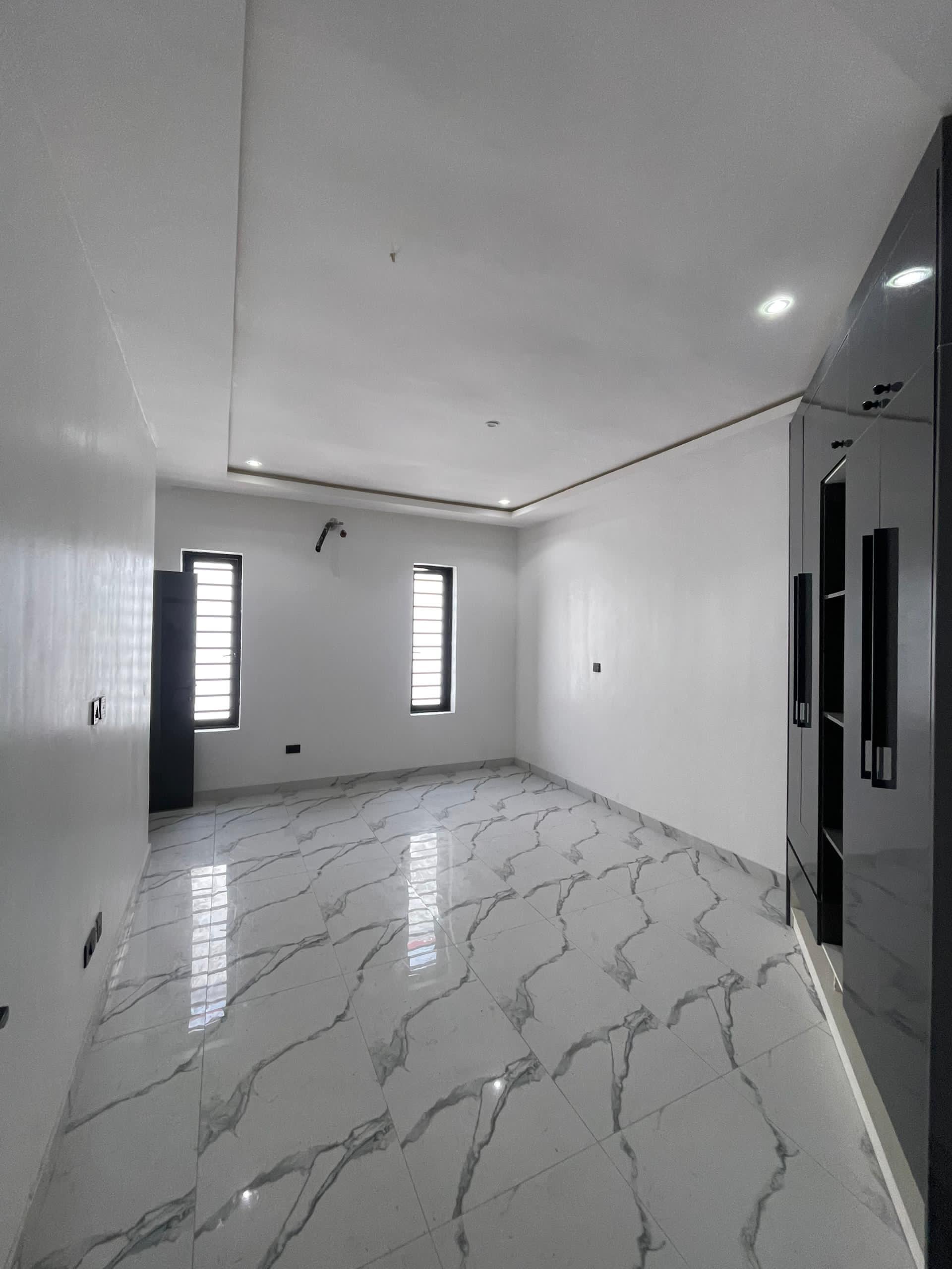 House/Cluster for sale in Ikota, Nigeria
