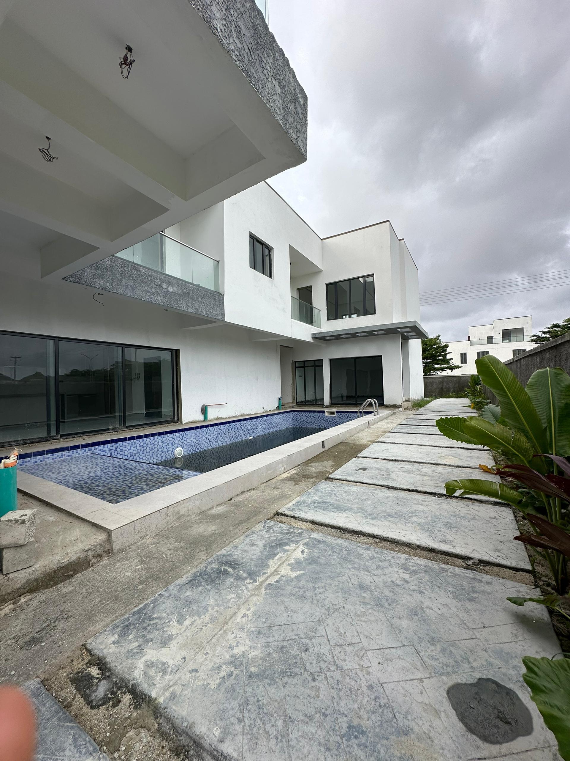 LUXURIOUSLY BUILT 5 BRM DETACHED DUPLEX for sale /Luxury Property for sale in Lekki, Nigeria
