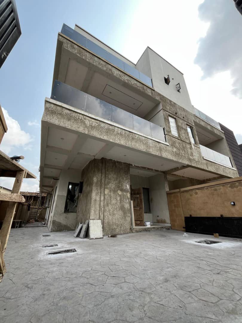 WELL BUILT 4 BEDROOM SEMI  DETACHED DUPLEX FOR SALE / House/Cluster for sale in Lagos, Nigeria