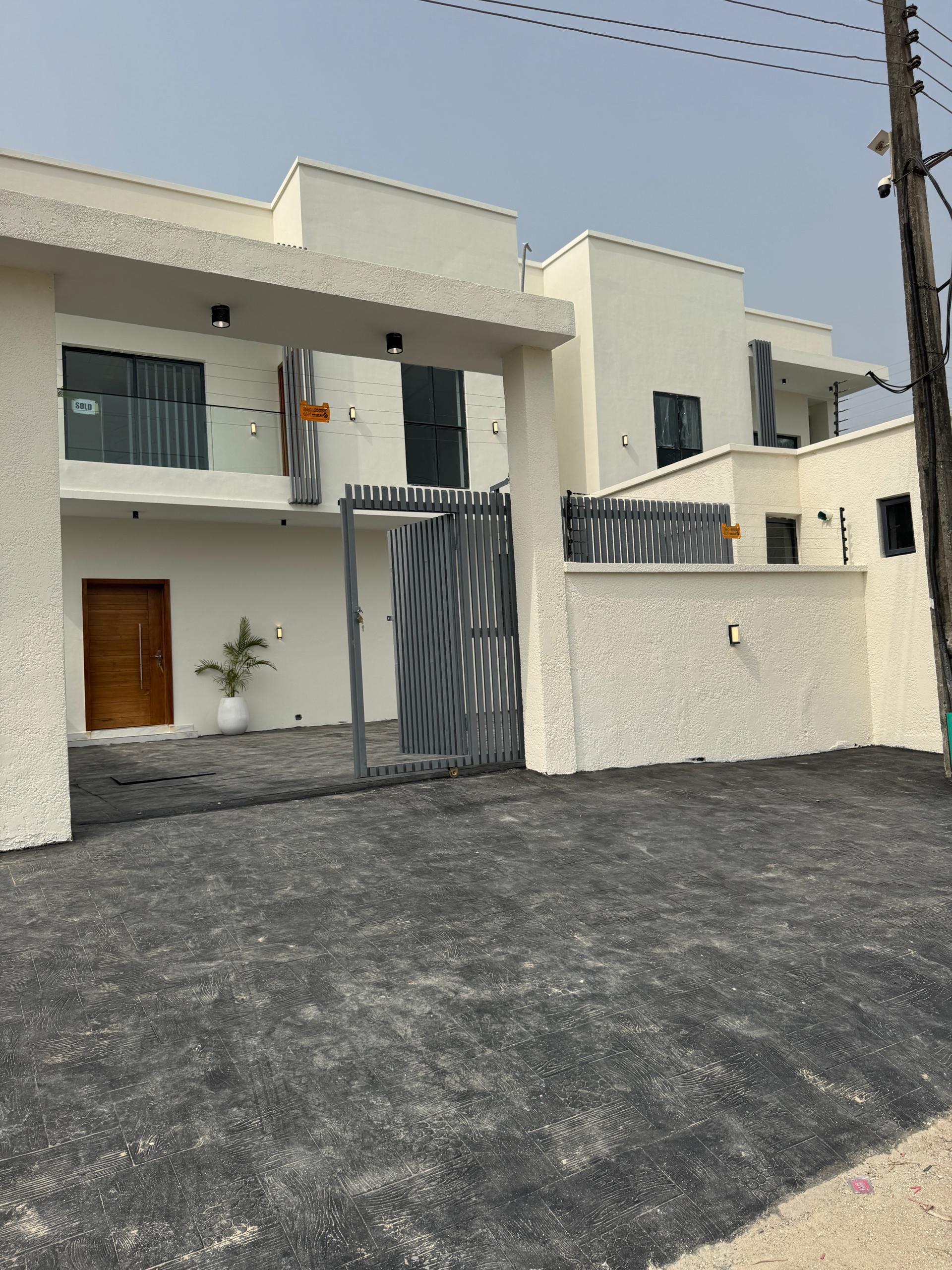 House/Cluster for sale in Lagos, Nigeria