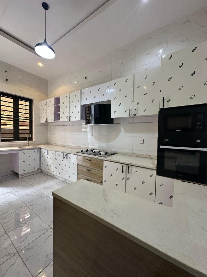 FOR SALE : PERFECTLY BUILT 4 BEDROOM TERRACED  DUPLEX  / House/Cluster for sale in Lekki, Nigeria