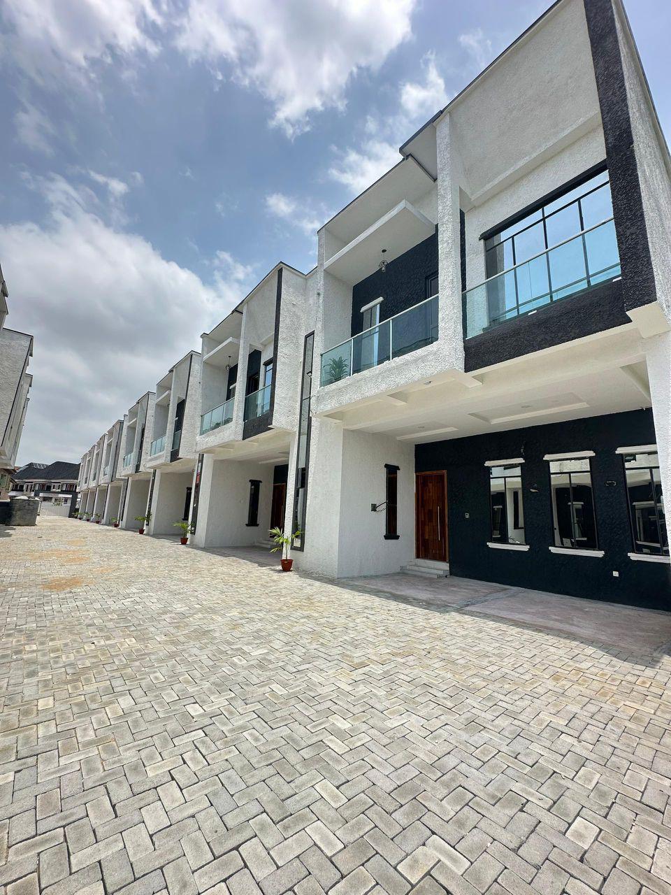 FOR SALE : PERFECTLY BUILT 4 BEDROOM TERRACED  DUPLEX  / House/Cluster for sale in Lekki, Nigeria