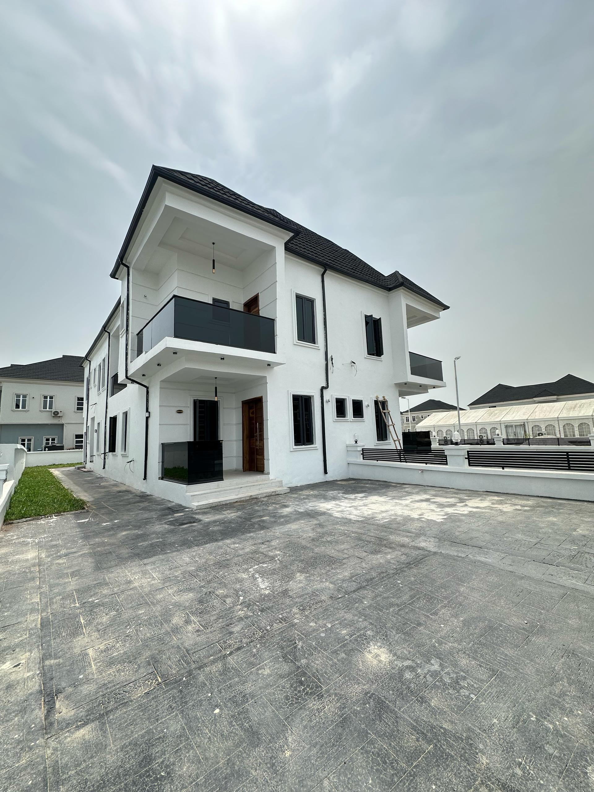 FOR SALE : STUNNING  FULLY SERVICED 4 BEDROOM SEMI DETACHED DUPLEX / House/Cluster for sale in Ibeju, Nigeria